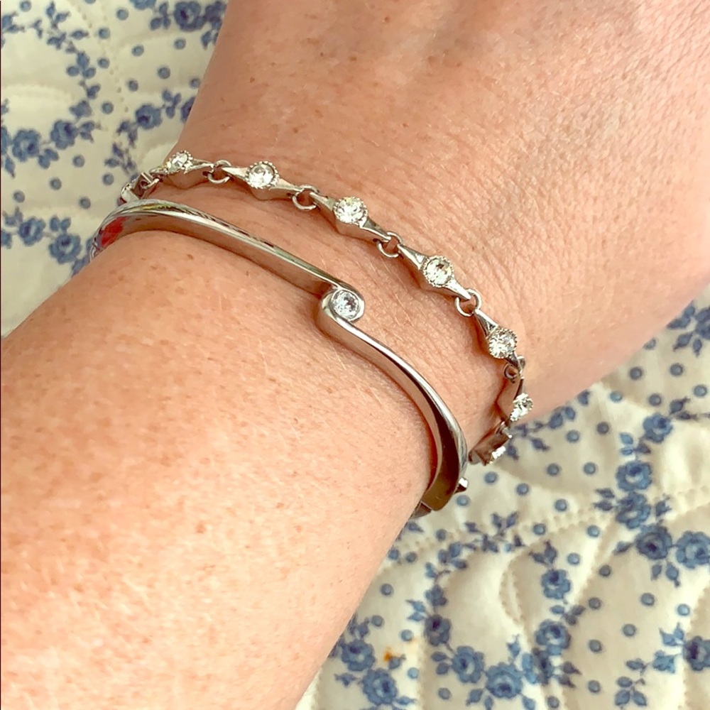 2 bracelets